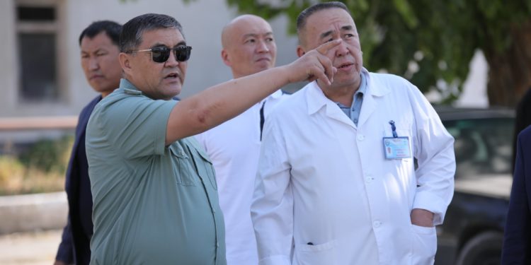 Ташиев Жалал-Абаддагы ооруканаларга барып, талаптардын аткарылышына көз салды