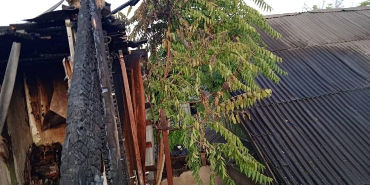 Бишкекте үйдөн өрт чыгып, 12 жаштагы кыз иске ууланса, 11 жаштагы кыз көзүнөн жаракат алды