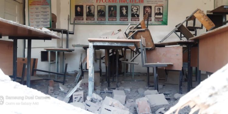 Баткендин Кызыл-Бел айылындагы кыйраган мектеп (сүрөт)