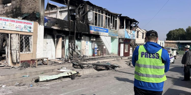 Баткенге эл аралык маалымат каражаттарынын өкүлдөрү барышты