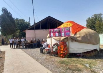 Тажикстандын кол салуусунан каза болгон Жалал-Абаддын төрт аскер кызматкери жерге берилди