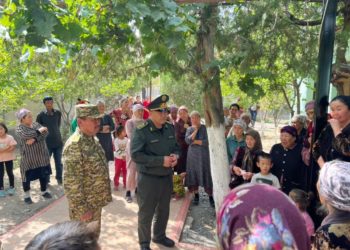 Ташиев өз үйүн таштоого аргасыз болгон жабырлануучуларга жолукту