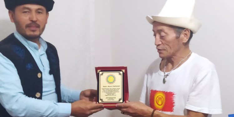 Ош шаарынын 75 жаштагы тургуну велосипед менен Түркияга жетти