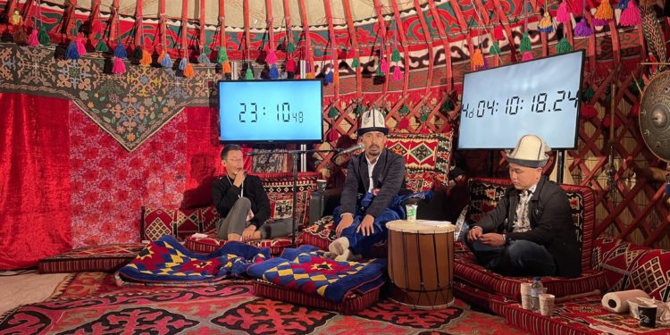 «Видеону кесип алып, монтаждап жаткандарды өз абийирине койдук». «Манас» театрынын жетекчиси сын тууралуу үн катты