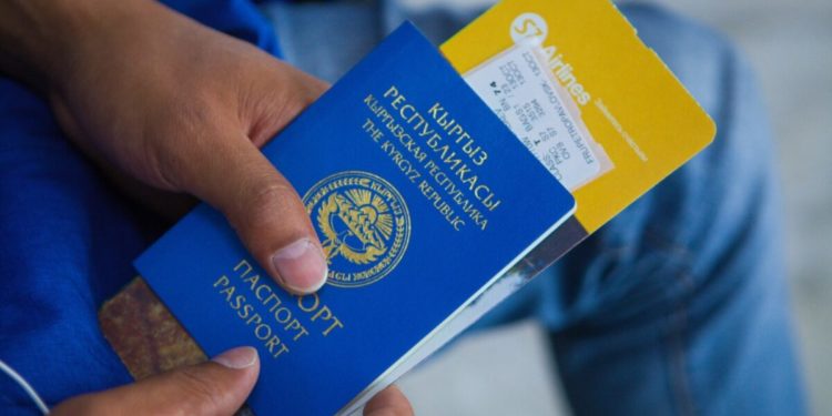 Жарандык авиация агенттигинин жетекчиси Москва-Бишкек багыты боюнча билеттердин баасы тууралуу маалымат берди