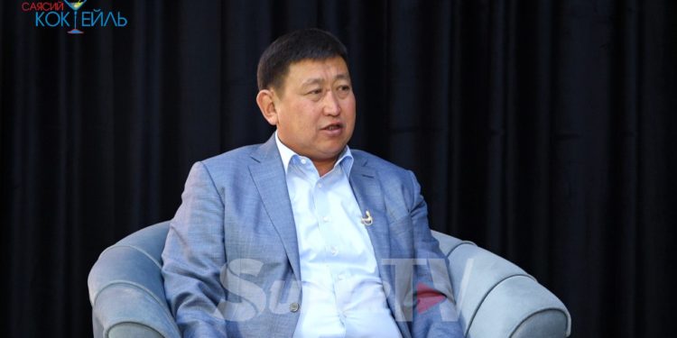 Акылбек Түмөнбаев: «Садыр Жапаров менен кудабыз. Биз ага күнөөлүү эмеспиз»
