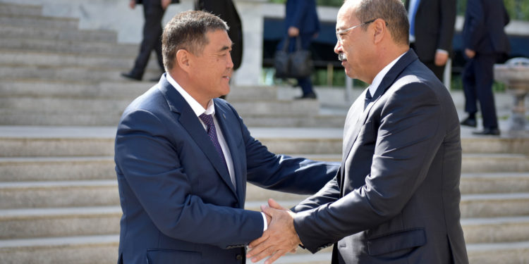 «Тарыхый миссия». Ташиев кыргыз-өзбек чек арасы такталып бүткөнү калганын айтты