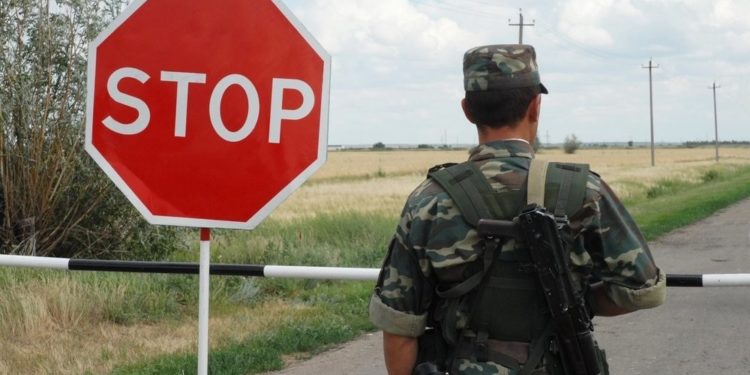 Чек ара кызматы: «Тараптар телефон аркылуу сүйлөштү. Тажик тарап ок атууну токтотпой жатат»