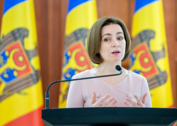 Молдованын президенти Орусиянын тарабында согушка аттана турган жарандарын паспортсуз каларын эскертти