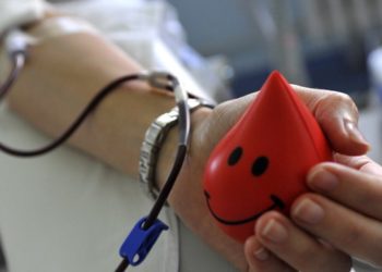 Бүгүн Бишкекте 500гө жакын адам Баткендин жабыркаган тургундары үчүн кан тапшырышты