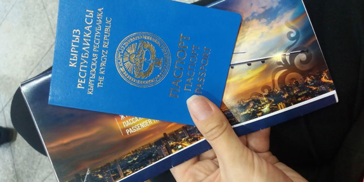 «90 миң сомго чейин». Орусиядагы мобилизациядан улам Москвадан Бишкекке билет баасы кымбаттады