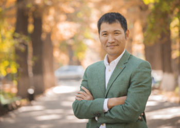 «Өлүшүн күтүп жүрөсүңөрбү?» Кинорежиссёр Айбек Дайырбеков сыйлык боюнча өз нааразычылыгын билдирди