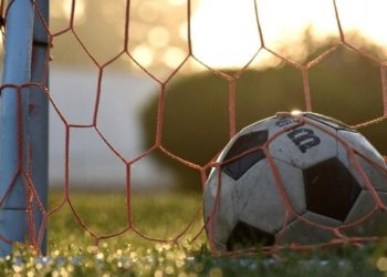 Ысык-Көлдө 14 жаштагы өспүрүмдү футбол дарбазасы басып калган. Ал 6 күндөн соң көз жумду