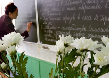 Мугалимдер бир күндүк айлыгын баткендиктерге которду