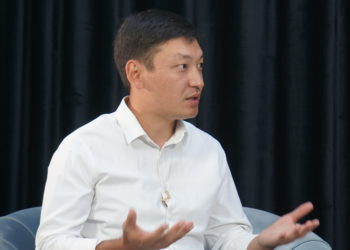 Атай Бейшенбек: «Кумтөрдүн суроо жаратчу келишими үчүн кеминде Жапаров отставкага кетиши керек»