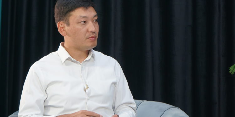 Жарандык активист Атай Бейшенбек: «Ишенген депутаттар көтөрө албаса, эл өзү Кумтөрдү кайра кароону талап кылышы керек»»