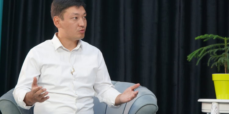 Жарандык активист Атай Бейшенбек: «Кыргызстан ичинде жашынмак ойносок болот, бирок эл аралык деңгээлде эч нерсени жашыра албайсың»