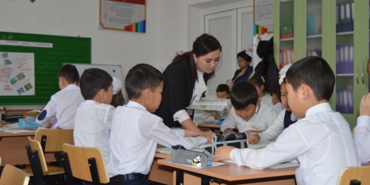 Мугалимдер күнү 5-октябрда белгиленет. Акча чогултууга болбойт