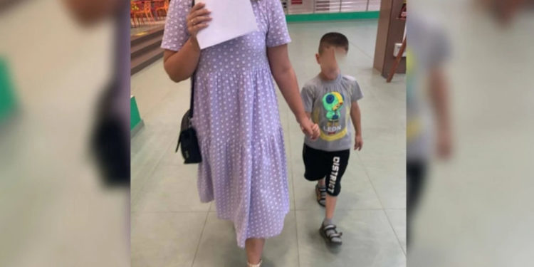 «Үй-бүлө тандоо маселеси чечилет». Екатеринбургда апасы тарабынан сатыла жаздаган бала Кыргызстанга жөнөтүлөт