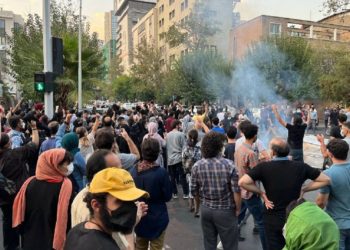 Хиджабдын айынан каза болгон 22 жаштагы кыз. Иранда 9 күнгө уланган башаламандыкта 54 киши каза болду