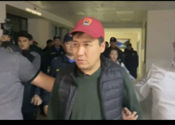 Пара алууга шектелген билим берүү министри Алмазбек Бейшеналиев 2 айга камакта калтырылды