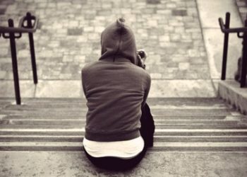 «Атасынын унаасын сурабай айдап кеткени үчүн урушуп койгом». Чүйдө 13 жаштагы өспүрүм өз жанын кыйды