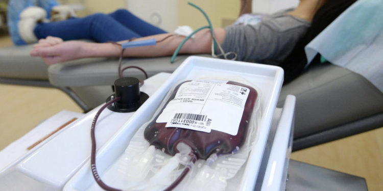 Кыргыз-тажик чек арасындагы атышууда жаракат алган мекендештер үчүн кан тапшыруу жүрүп жатат