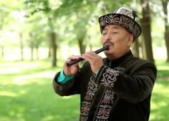 Курмангазы Азыкбаев менен Кыргызбай Осмонов III даражадагы “Манас” ордени менен сыйланды