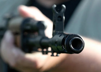 Чек арадагы атышууда Достук айылынын 15 жаштагы тургуну окко учканы маалымдалууда