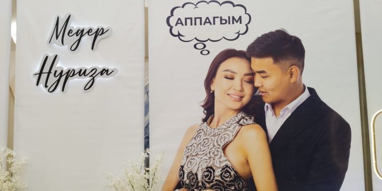 Блогерлер Медер Нуркадыров менен Нуриза Бектурованын үйлөнүү тою өтүп жатат