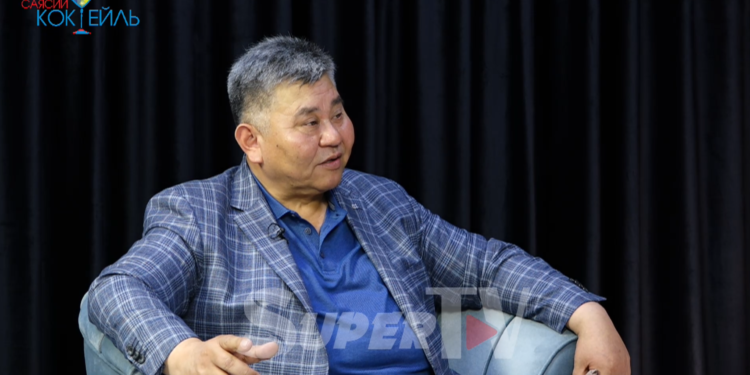 Элмурза Сатыбалдиев менен Токтайым Үмөталиева «Даңк» медалы менен сыйланышты