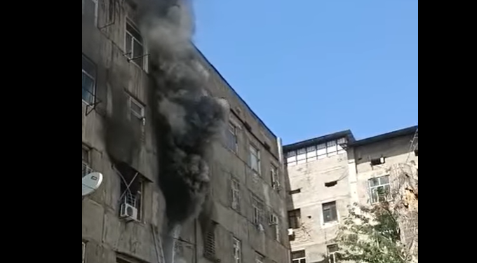 Бишкекте өрт чыккан үйдүн ичинде жаш келин баласы манен калып калган (видео)