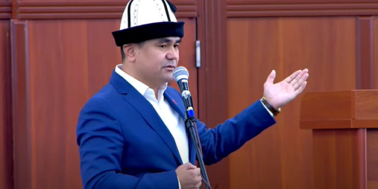 «Ачтырбаганга аракет кылалы». Депутат Ошто «Азаттыктын» өкүлчүлүгү ачылып жатканын, митинг болорун айтты