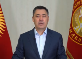 «Аскер дараметин мурдагыдай көрбөңүздөр». Президент «Баткенге барабыз» деген жаштарга кайрылды