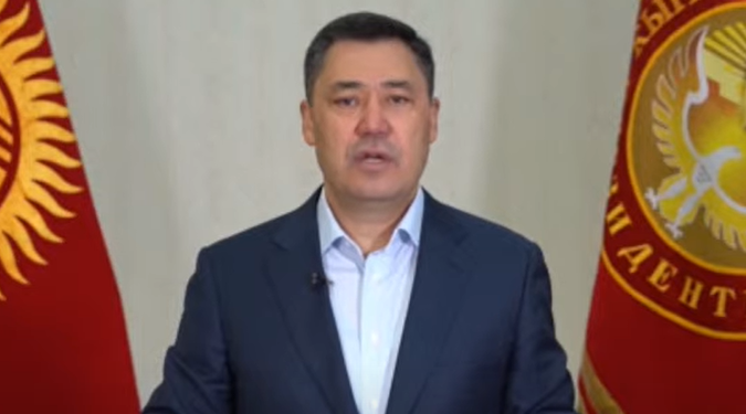 «Аскер дараметин мурдагыдай көрбөңүздөр». Президент «Баткенге барабыз» деген жаштарга кайрылды