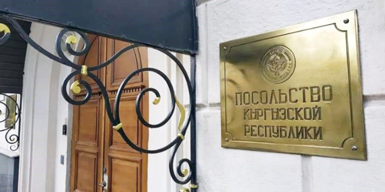 Аскерге чакыруу алган Орусиядагы кыргызстандыктар тез арада элчиликке кайрылышы керек