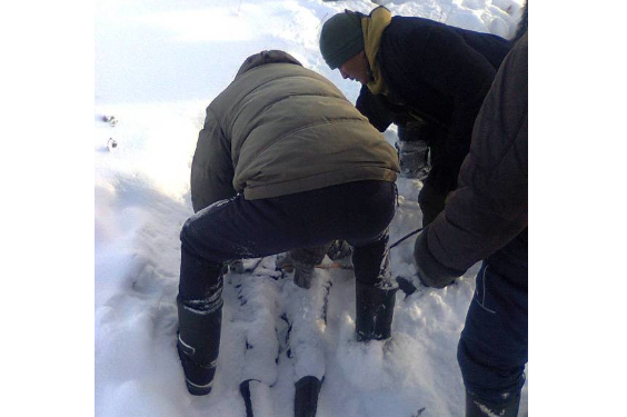 «Тоодо тоңуп өлдү» кылышты». Нарында уулунун өлгөнүн 13 күндөн кийин уккан эне башкы прокурорго кайрылды