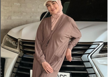 «Ну что ж Лёха, здравствуй». Ырчы Айпери Кубик кызы Лексус алды (сүрөт)