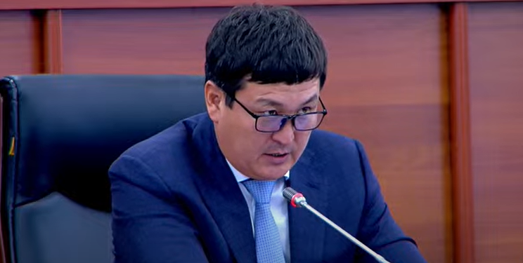 Депутат: «Кой-Таштагы аскердик бөлүктөр Ак Үйдү коруйбу?»