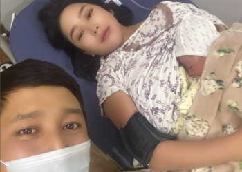 Ырчы Канат Деркембаев уулдуу болду