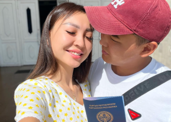 Блогерлер Нуриза Бектурова менен Медер Нуркадыров нике күбөлүк алышты