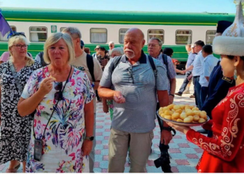 Кыргызстанга Германиядан туристтер туристтик поезд менен келишти