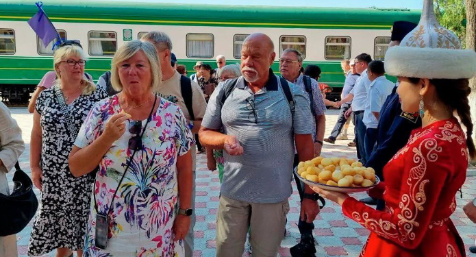 Кыргызстанга Германиядан туристтер туристтик поезд менен келишти