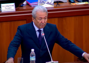 «Ашмалтайдын баары Жогорку Кеңештен чыгып жатат». Мадумаров парламент тарашы керектигин айтты