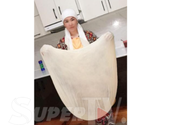 Камырды үбөлүксүз жайган өзгөндүк келин: «Камыр 30 секундда даяр болот»