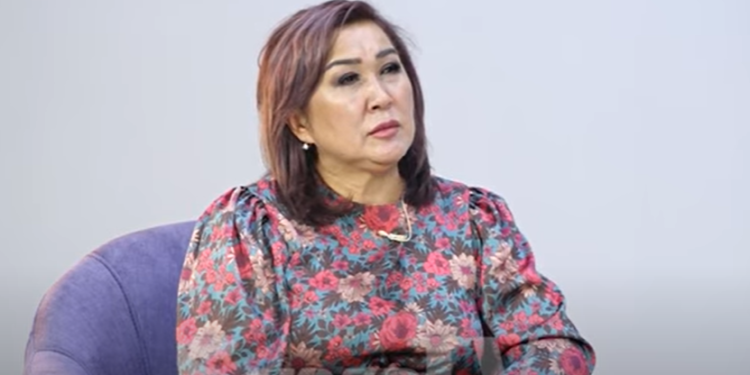 Алтынай Нарбаева: «36 жыл иштеген мектептен кетүү өтө оор болду»