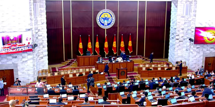 Бүгүн Баткенде болуп жаткан окуялар боюнча Жогорку Кеңештин кезексиз жыйыны болот