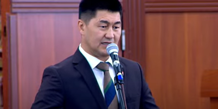 Депутат: «Дагы ушундай чемпиондор чыга берсе, сыртка чыгып кеткен алтындарды ташып алат окшойбуз»