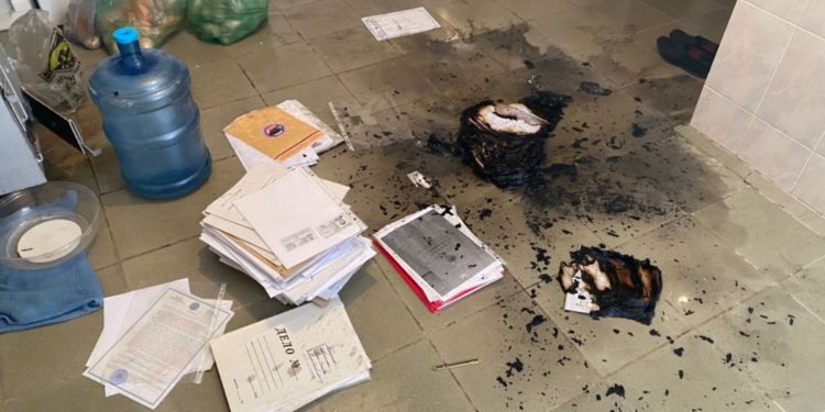 «Далил боло турган документтерди өрттөп». Бишкектеги өнүктүрүүчүлөрдүн биргелешкен штабынын төрагасы кармалды