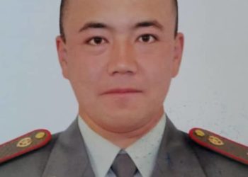 «Жуманазаровадай балбан кыз болсун». Чек арада көз жумган прапорщик Нургазы Боркошовдун кызына Мээрим деген ат коюлду